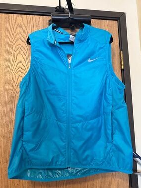 Nike Women’s Bright Aqua Blue Sleeveless Zip Vest